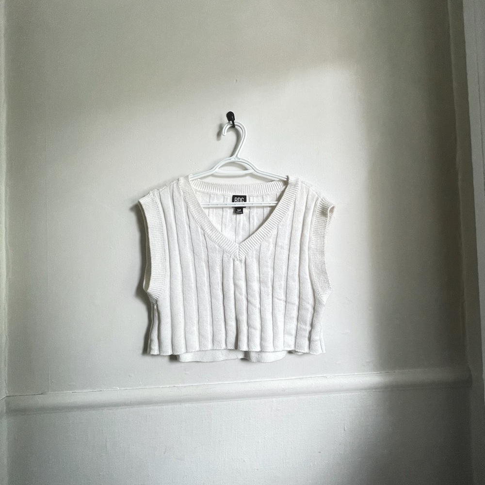 Cropped Cable Knit V-neck Sweater